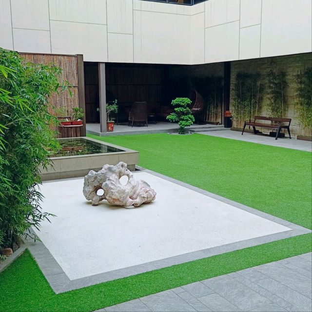 日本料理鐵板燒，加上超大，豐富打卡位的花園！