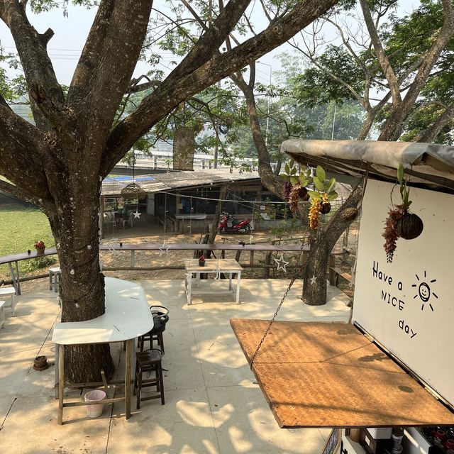 ฮักเมืองคอง ร้านกาแฟสุดชิวริมน้ำ