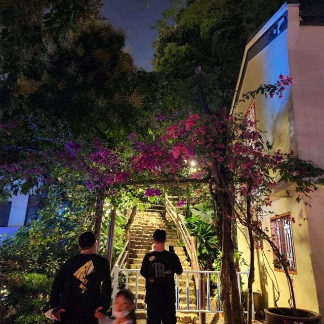 近近地，住係下甘坑感受古鎮內日夜大不同