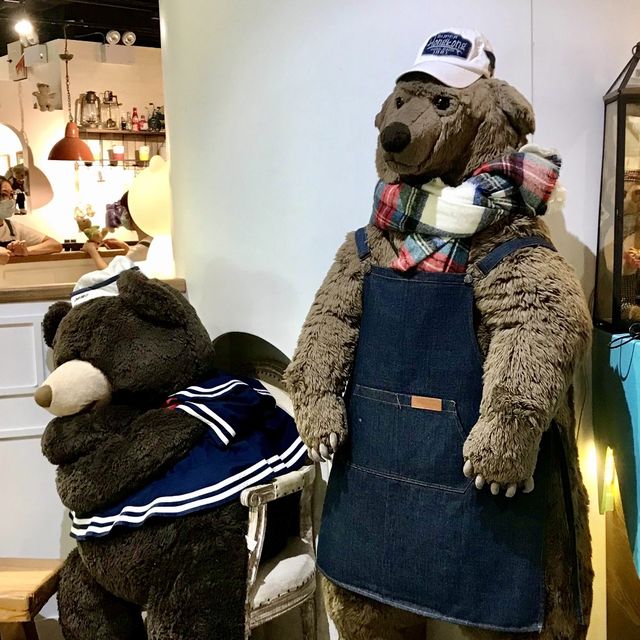 Bear family is welcoming everyone