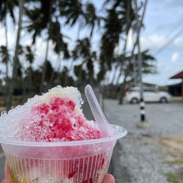 ชายหาดบ้านทอน แหล่งผลิตเรือกอและแห่งเดียวในจังหวัด