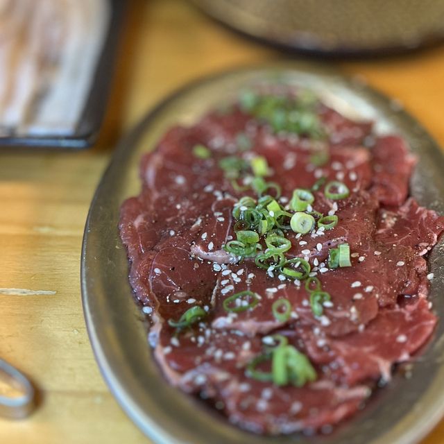 📍香港旺角｜大眾燒肉酒場 · 人均唔洗$500就食到嘅高級燒肉放題🔥 有齊和牛壽喜燒各款靚肉！