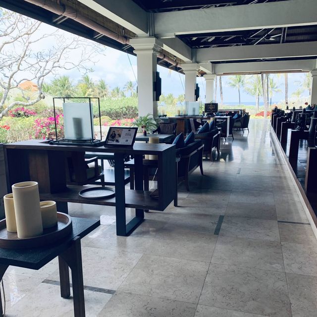 【バリ】大人贅沢なアフタヌーンティーなら”Veranda Lounge and Bar“