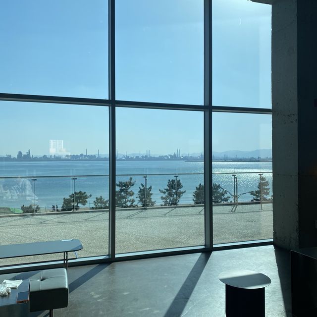 오션뷰에 회전목마까지 있는 카페 “오브레멘”