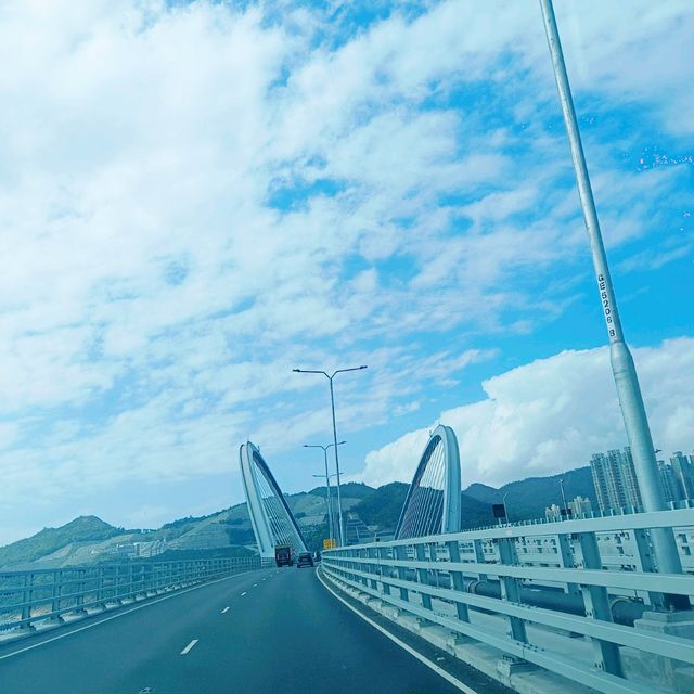 到郊外，將軍澳跨灣大橋！遊車河！很浪漫！.