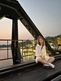 สะพานข้ามแม่น้ำแคว ในยามราตรี