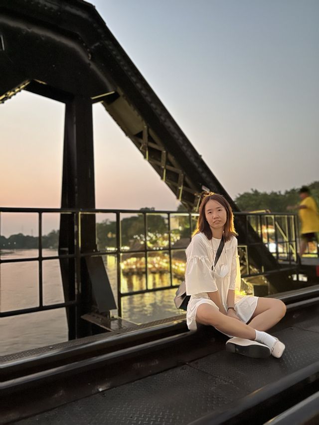 สะพานข้ามแม่น้ำแคว ในยามราตรี
