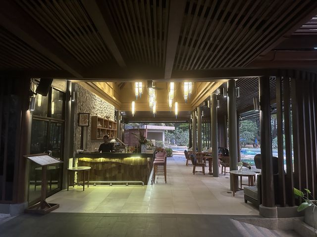 ห้องอาหารไทยในโรงแรมหรู เขาหลัก จ. พังงา 