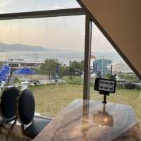 강동 몽돌해변이 보이는 오션뷰카페, 아주로마레