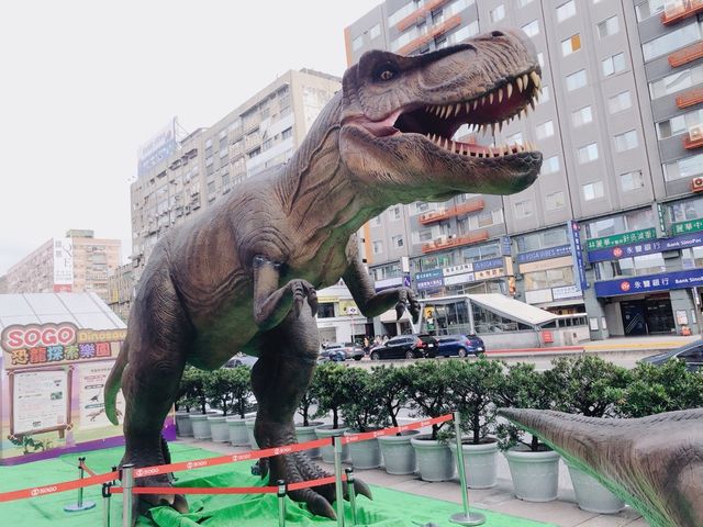 台北｜🦖🦕暑假親子拍照📷打卡好去處📍 Far Eastern SOGO Taipei Zhongxiao Store 遠東SOGO 台北忠孝館