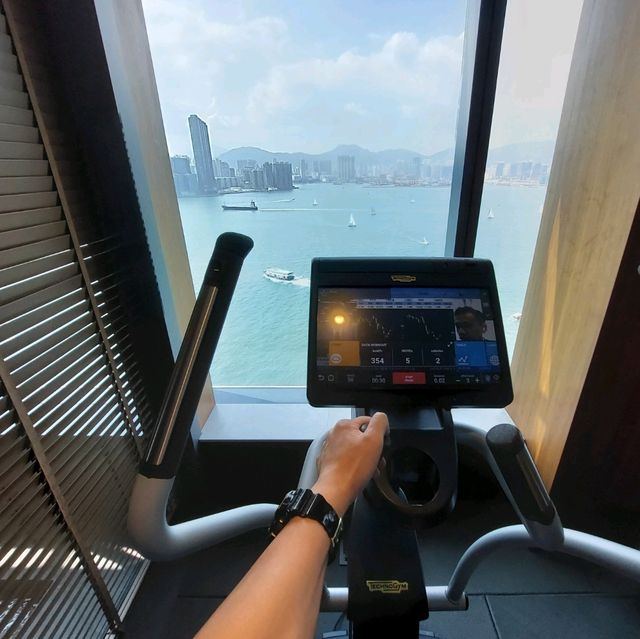 【僅此一刻】香港北角維港凱悅尚萃酒店：無敵維港海景下的寫意日落