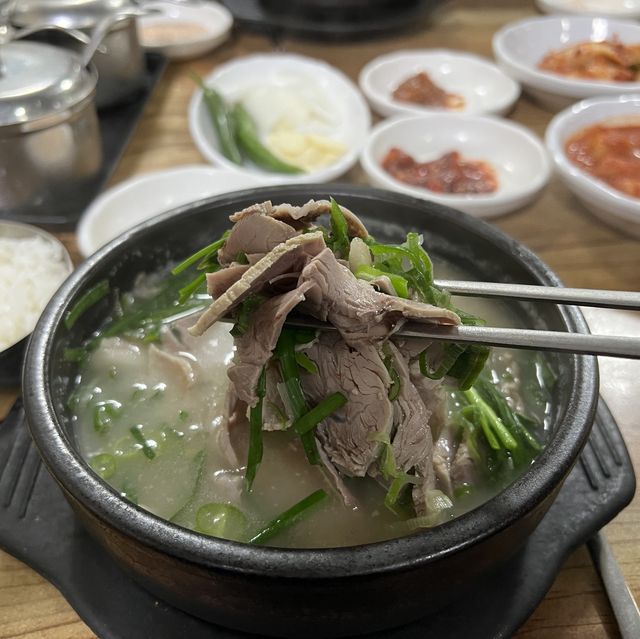 뚝배기에 고기가 한가득 들어갔는데 저렴한 봉순대!