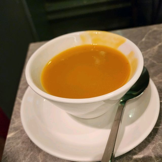 天幕下的高質半自助晚餐