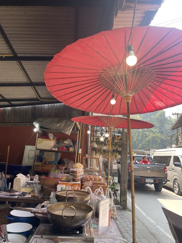 ร้านไอติมชื่นใจนี้ที่แม่กำปอง