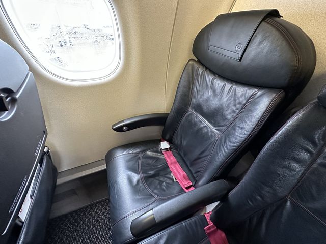 福岡空港→高知(龍馬)空港へ。JAL『エンブラエル』で高知へ飛ぶ。