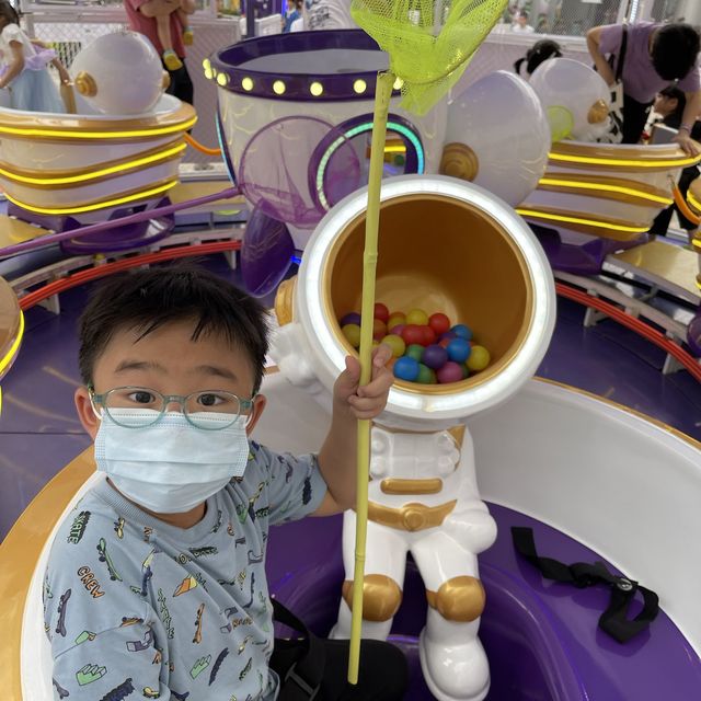 親子商場！兒童賽車、餵鴿糧、親子電動車、機動遊戲、蹦床室內遊樂場，超多嘢玩🎉