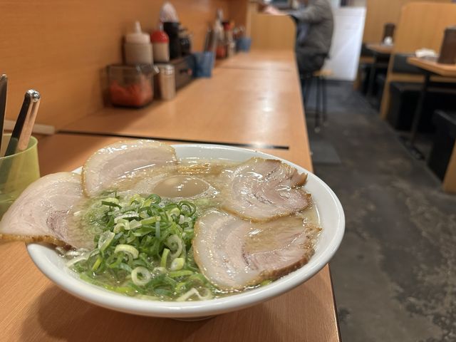 福岡・大名。かわいい名前のとんこつラーメン『博多くまちゃん らぁめん 大名本店』