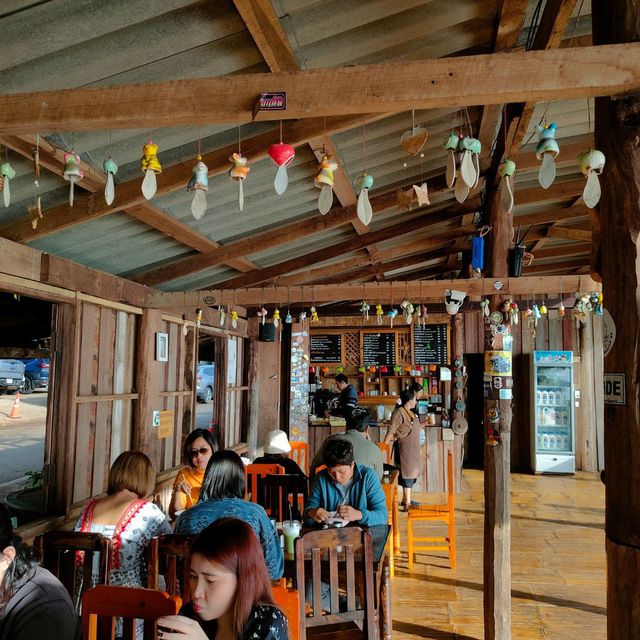 ก๋วยเตี๋ยวห้อยขา บ้านจ่าโบ่ 