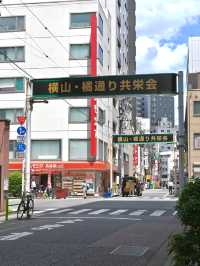 【磯部稲荷神社/東京都】変わった鳥居とビルの奥に祀られる