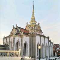 เย็นย่ำ ใกล้ค่ำ ในพระบรมมหาราชวัง