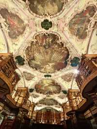 【瑞士】St. Gallen聖加侖修道院：瑞士最美的圖書館和巴洛克式大教堂 I 春天好去處