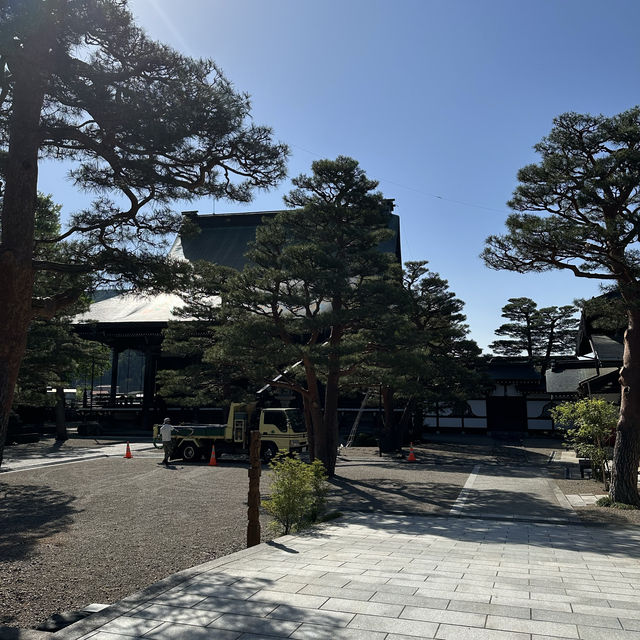飛驒古川，寧靜舒服的村莊，與鯉魚一起散步
