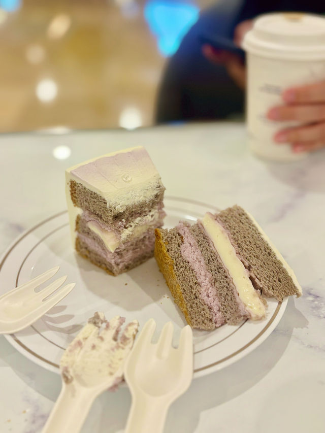【金鐘】Lady M：品嘗期間限定新品特濃開心果朱古力燕麥奶和大甲香芋麻糬忌廉蛋糕