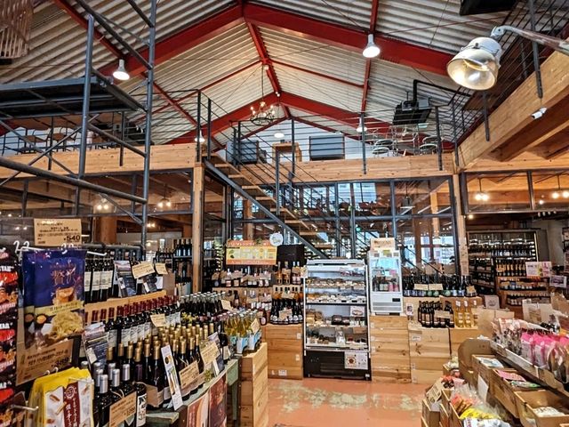 日本大阪-200坪的咖啡葡萄酒專賣店：Takamura Wine & Coffee Roasters