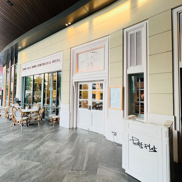 🇹🇭 Trendy Places to Eat at Velaa Sindhorn Village 