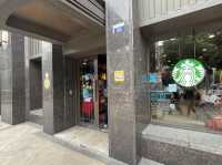 臺中西屯 店員十分親切的一間咖啡館 STARBUCKS 星巴克 (朝富門市)