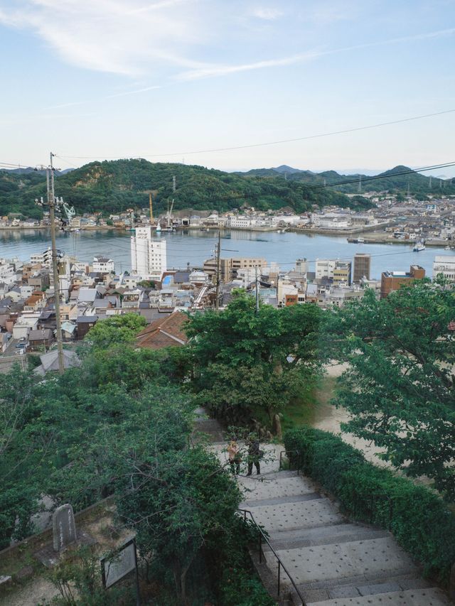 日本 | 在尾道 住進了一間能看見山與海的民宿💭