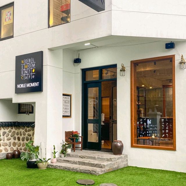 NOBLE MOMENT CAFE