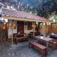 DUMUK BARETO | A SUNDANESE RESTAURANT WITH A VINTAGE TOUCH,OR "BARETO"