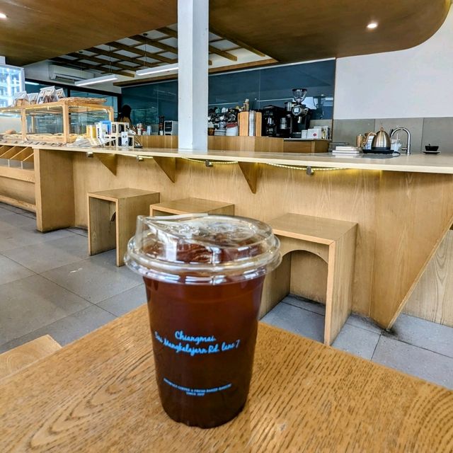 泰國清邁-木質感文青咖啡烘焙坊：Brew Fact