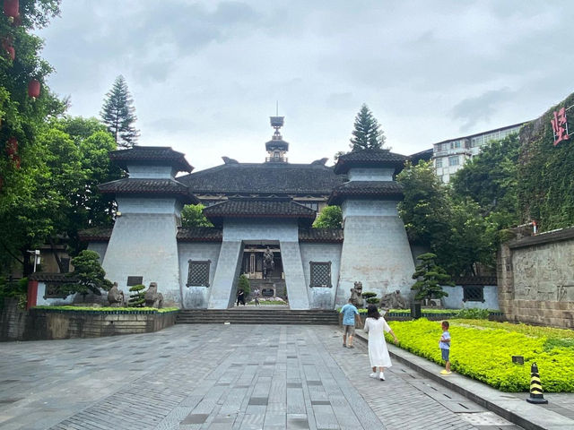 探索參觀茅台鎮：深度探訪中國美酒之鄉，感受茅台酒的獨特魅力