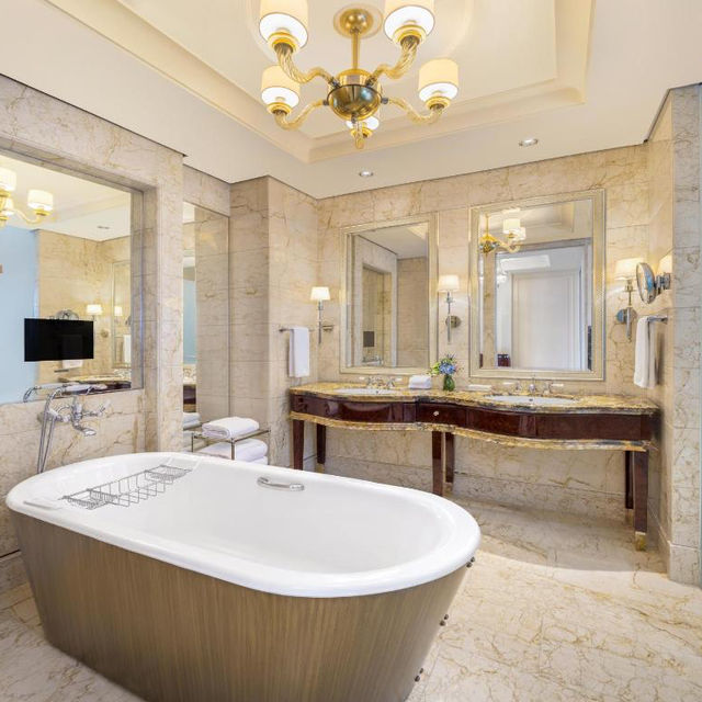 Luxuious Weekend getaway at The St Regis 5 ⭐️ 