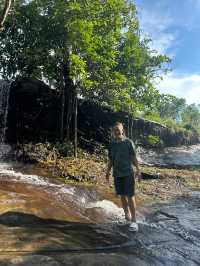 น้ำตกคำน้ำสร้าง ในอุทยานแห่งชาติภูผายล สกลนคร