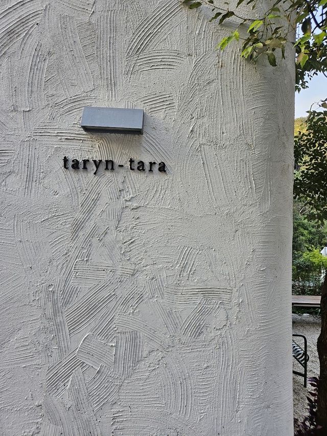  Taryn Tara Cafe and Stay