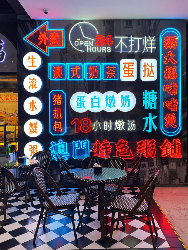 Neon signal everywhere in the congee shop 🥣