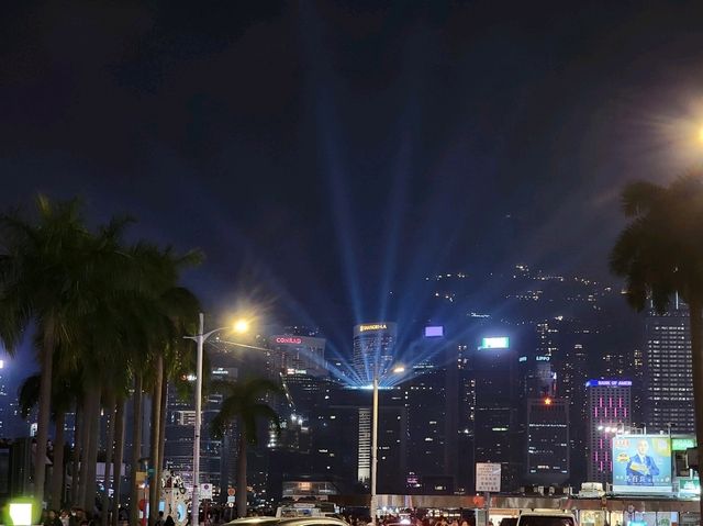 홍콩의 야경... 바다, 산, 도심 한가운데... 어디서 봐도 황홀한 그것^^