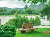 คาเฟ่ริมน้ำมีรถไฟวินเทจ กาญจนบุรี