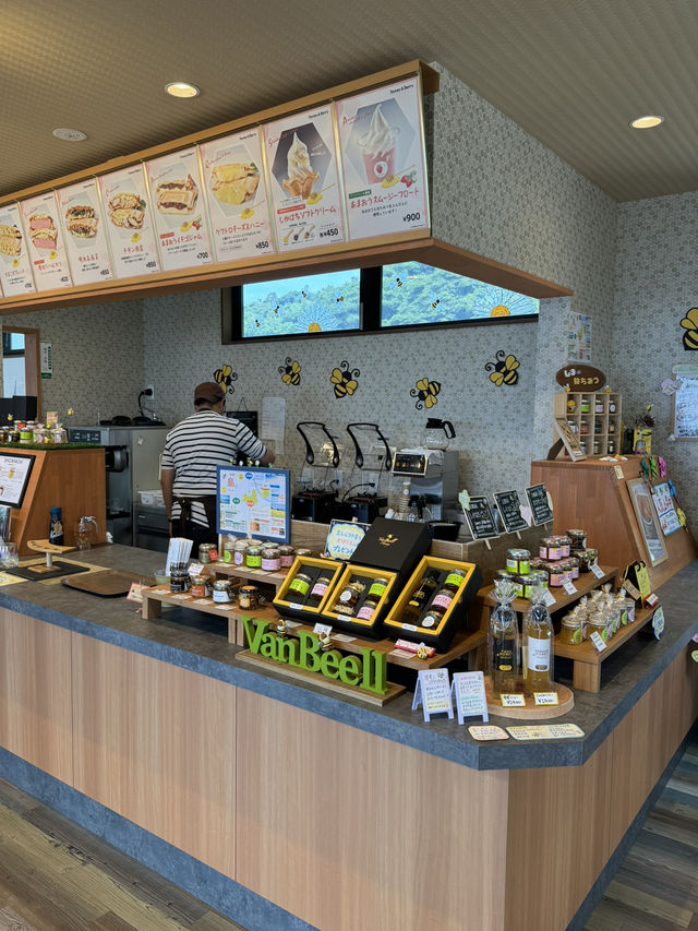 【福岡カフェ】自社農場の苺と地元の蜂蜜が使われたスイーツが食べられるカフェ🍯🐝