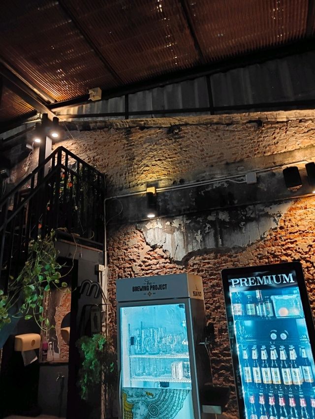 Swing Bar บาร์ลับย่านเสาชิงช้า