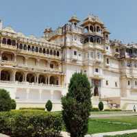 “Royal Grandeur Unveiled: Explore the Magic of Udaipur’s City Palace!”