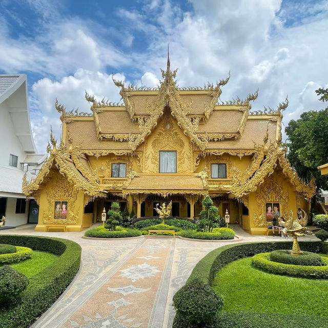 Wat Thepleela：金碧輝煌中的花園秘境 🌺