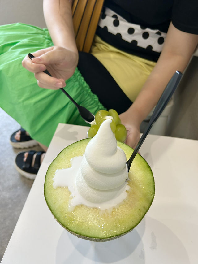 【福岡アイス】期間限定メロンとぶどうのアイス🍦 