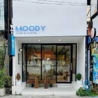 Moody Cafe & Hostel
