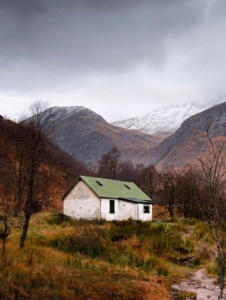 Thatched Roofs and Stone Walls: Falling Head Over Heels for Scotland’s Charming Houses