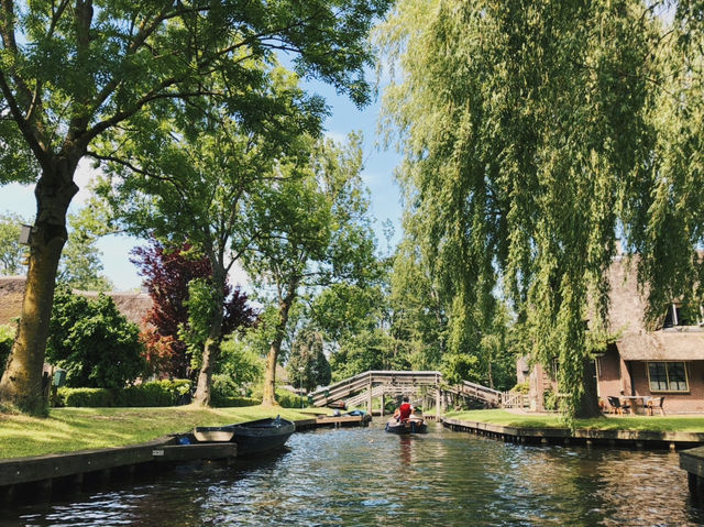Giethoorn / #Netherlands 荷蘭旅遊 划進童話裡 羊角村讓人一秒就愛上