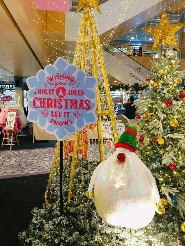 Soaking in the Christmas Magic at IPC Mall: A Solo Trip to Remember